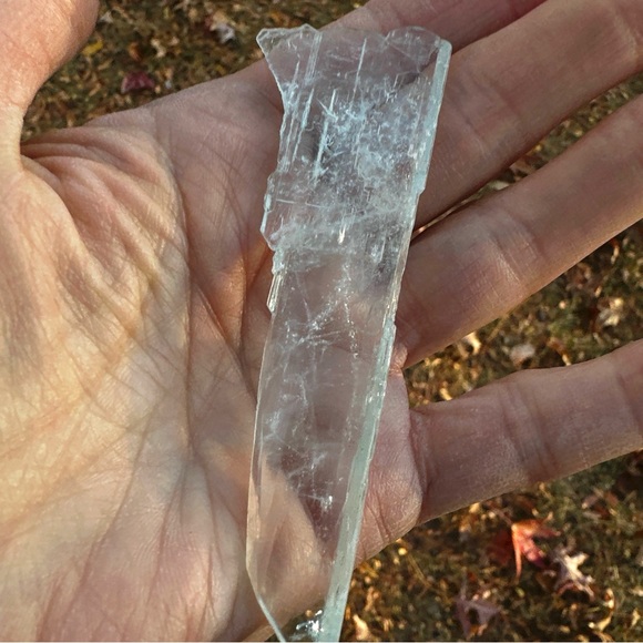 77.45 Carat’s Rough Aquamarine Crystal - Picture 10 of 14